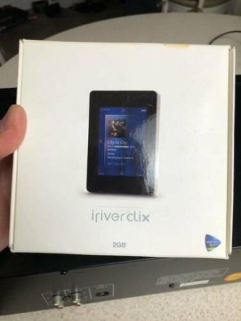 clix-iriver-portable-2gb-playerplays-musicvideoradioon-sale-5-big-0