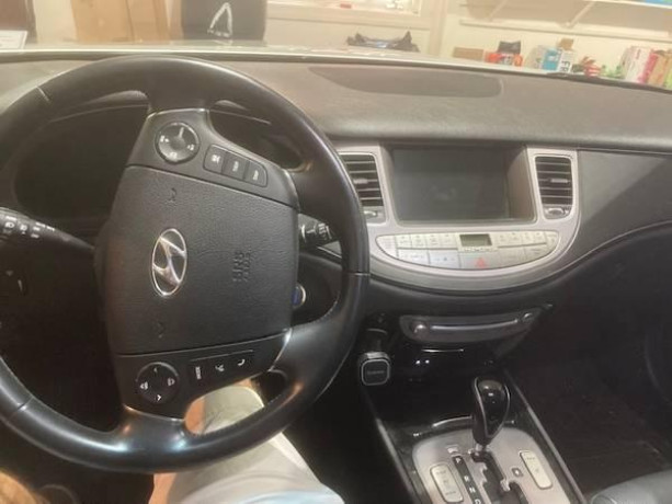 2012-genesis-16k-miles-silver-blk-leather-big-0