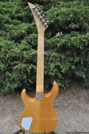 jackson-custom-shop-usa-all-maple-strat-electric-guitar-big-0