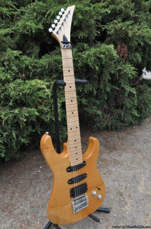 jackson-custom-shop-usa-all-maple-strat-electric-guitar-big-3