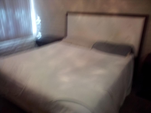 kingsize-mattress-bed-boxspring-headboard-2-night-tables-big-2