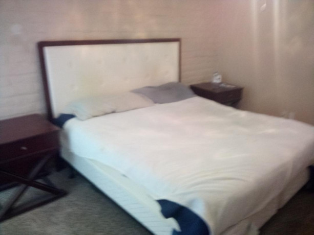 kingsize-mattress-bed-boxspring-headboard-2-night-tables-big-4