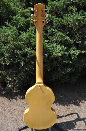jay-turser-suzanne-somers-violin-electric-guitar-big-1