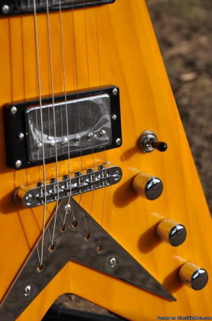 iyv-flying-v-electric-guitar-big-1