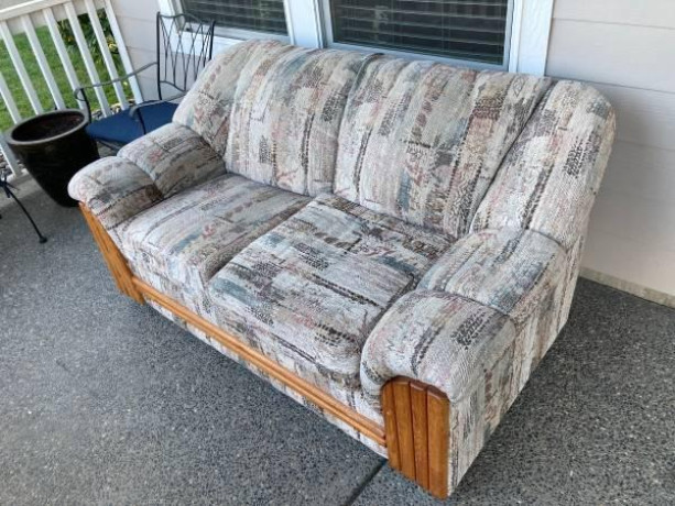 love-seat-big-0