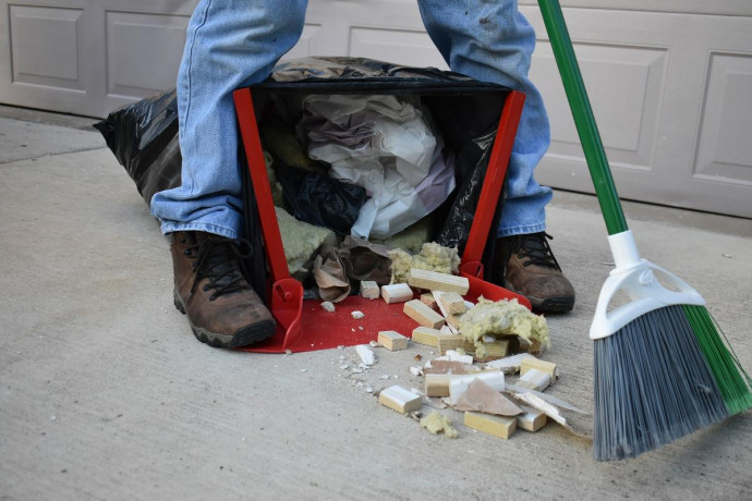raking-leaves-sweeping-tool-big-0