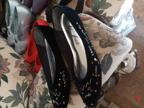 22-pairs-of-ladies-shoes-size-85-nearly-all-new-big-4