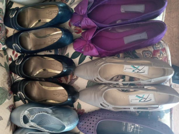 22-pairs-of-ladies-shoes-size-85-nearly-all-new-big-1