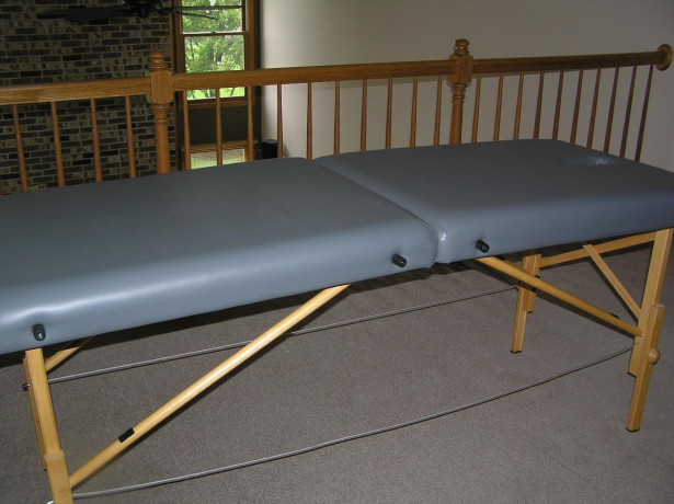 life-gear-55000-massage-table-big-1