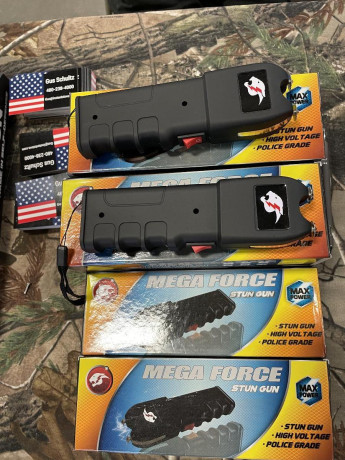 stun-guns-stun-batonsbats-stun-knuckles-big-1