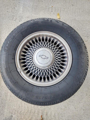 chevrolet-caprice-classic-factory-rimsw-tires-big-0