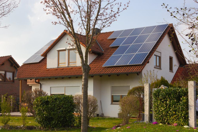 solar-panels-price-is-slashed-in-eofy-sale-solar-panel-deals-big-0
