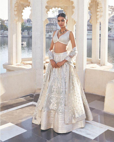 bridal-couture-couture-wedding-designers-dress-falguni-shane-peacock-big-3