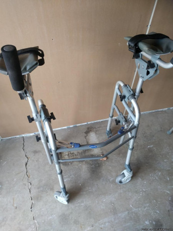 walker-for-adult-light-weight-heavy-duty-4-wheels-brakes-big-0