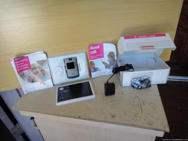used-like-new-motorola-rarz-3-gsm-flip-phone-big-4
