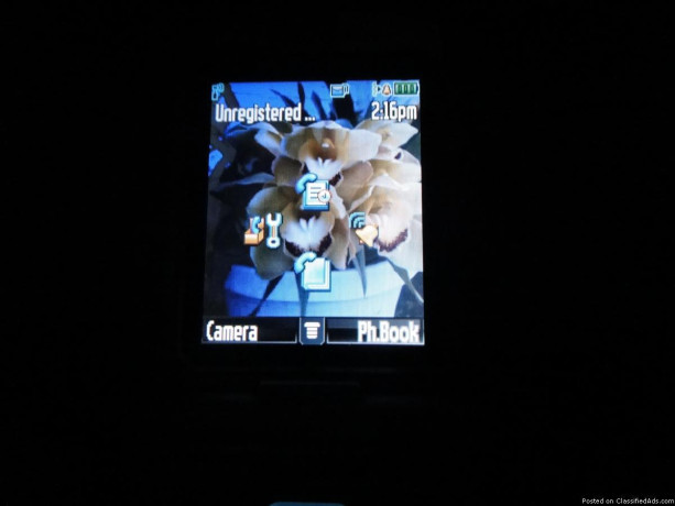 used-like-new-motorola-rarz-3-gsm-flip-phone-big-1