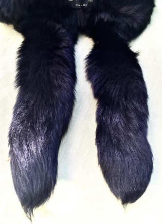 2-lovely-genuine-fox-furs-1-black-boa-with-tails-1-beige-collar-big-3