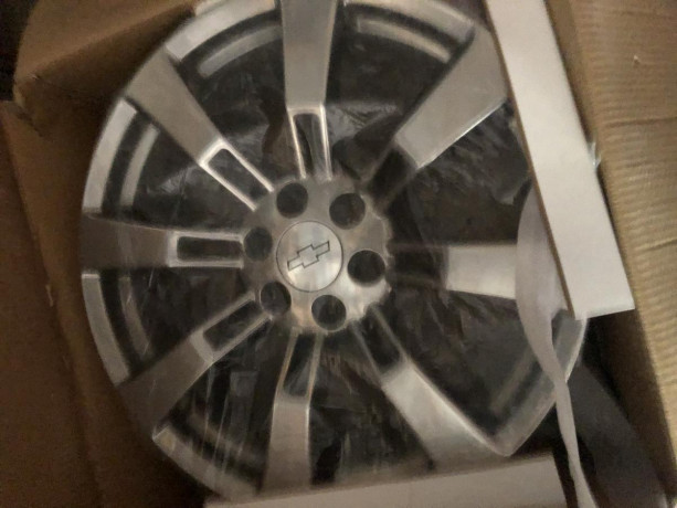 gm-6-lug-8-spoke-22-x-9-wheels-big-0