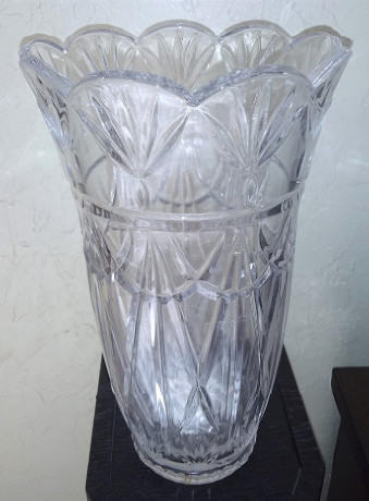 scalloped-edge-crystal-glass-vase-big-0