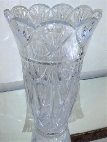 scalloped-edge-crystal-glass-vase-big-1