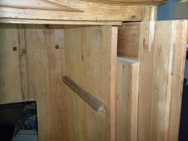 antique-tv-cabinet-big-0