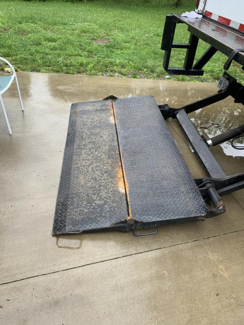 2006-2500-lb-all-steel-lift-gate-big-3