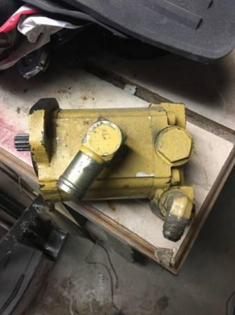 2002-freightliner-power-steering-pump-big-1