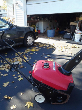 honda-elec-start-snowblower-big-2