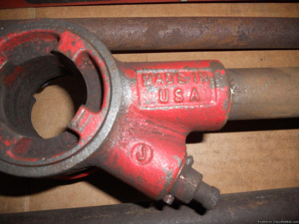 craftsman-ratcheting-pipe-hand-threader-with-dies-and-carrier-big-1
