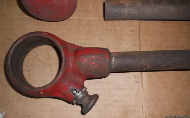 craftsman-ratcheting-pipe-hand-threader-with-dies-and-carrier-big-2