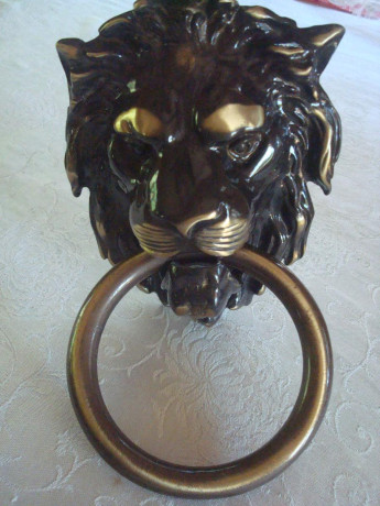 brass-lion-head-door-knocker-big-4