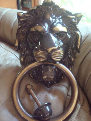 brass-lion-head-door-knocker-big-2