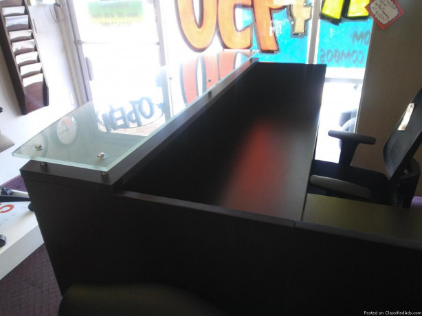reception-desk-with-glass-counter-big-0