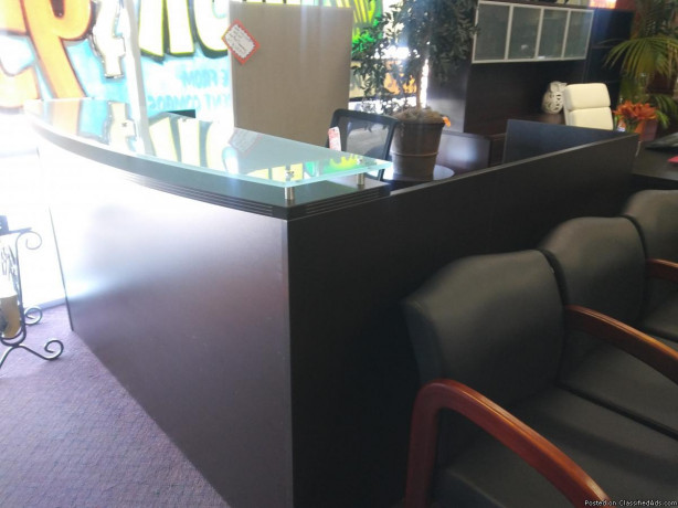 reception-desk-with-glass-counter-big-1