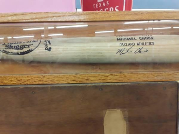 fort-worth-native-michael-choice-signed-louisville-slugger-bat-big-0