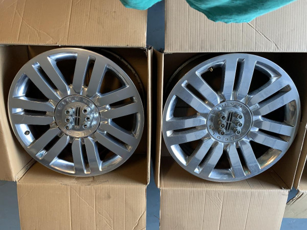 2013-lincoln-navigator-wheelsrims-4-big-2