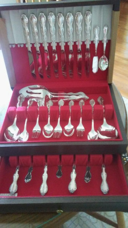 rogers-silverware-complete-service-for-8-big-0