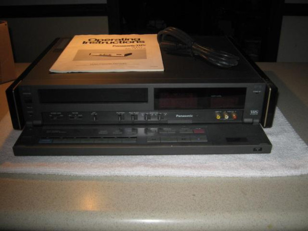 like-new-panasonic-professional-video-cassette-recorderplayback-big-0