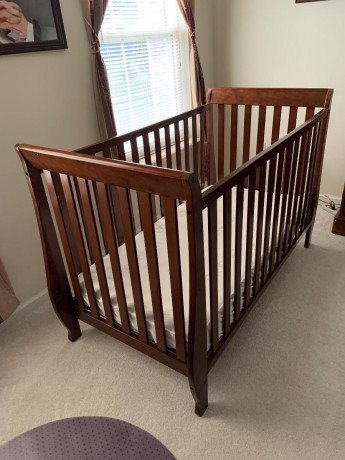 hardly-used-baby-cradle-and-mattress-big-1