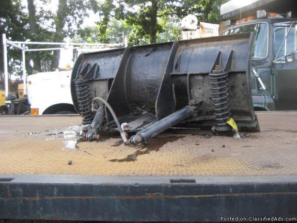 bombardare-sidewalk-plow-big-0