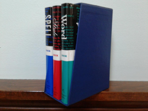 desk-top-reference-spell-style-word-check-book-set-w-case-big-0