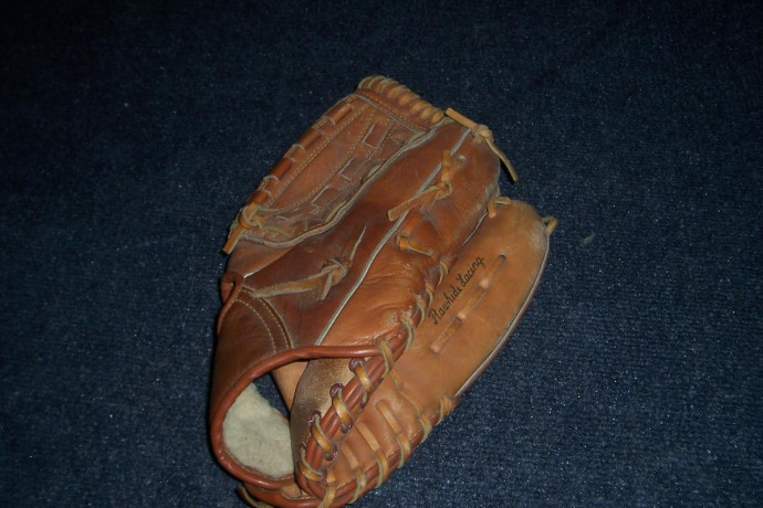 baseball-gloves-big-0