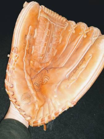 baseball-gloves-big-1