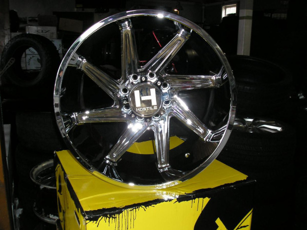 4-22-inch-hostile-wheels-big-0