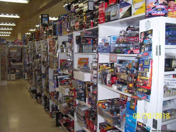 pokemonmagicsports-non-sports-cardsstar-wars-comicshot-wheels-big-2