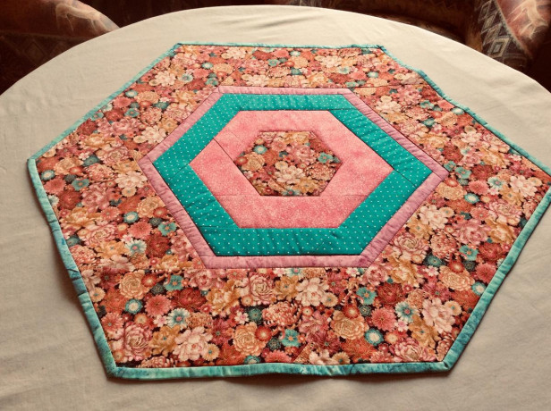 lovely-handmade-table-topper-big-4