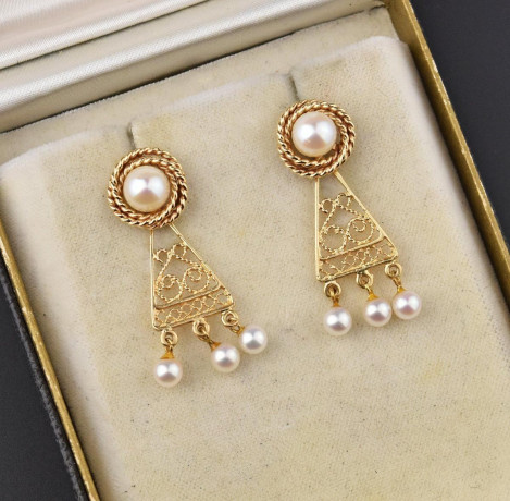 keep-calm-and-wear-pretty-jewelry-big-0
