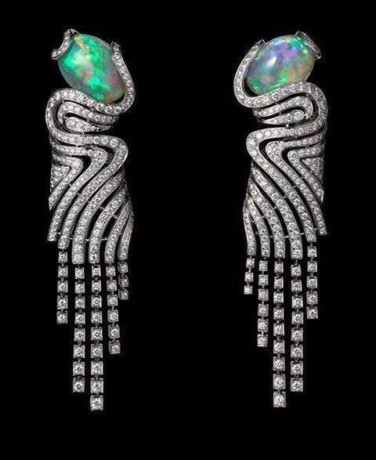every-piece-of-jewelry-tells-a-story-big-0