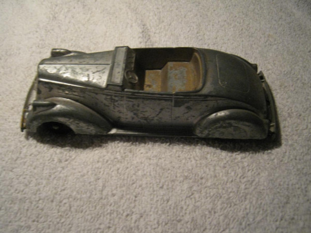 parker-white-die-cast-auto-with-rubber-tires-big-1