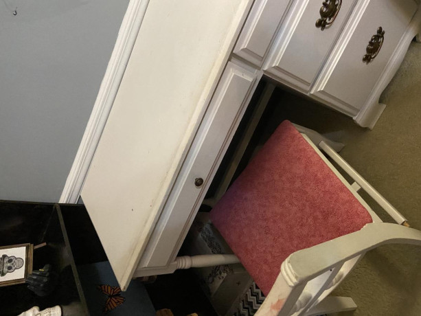 desk-and-chair-big-0